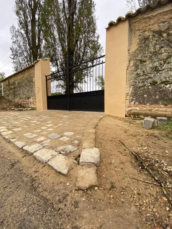  ouverture de mur et installation de portail à Villefranche sur Saône 